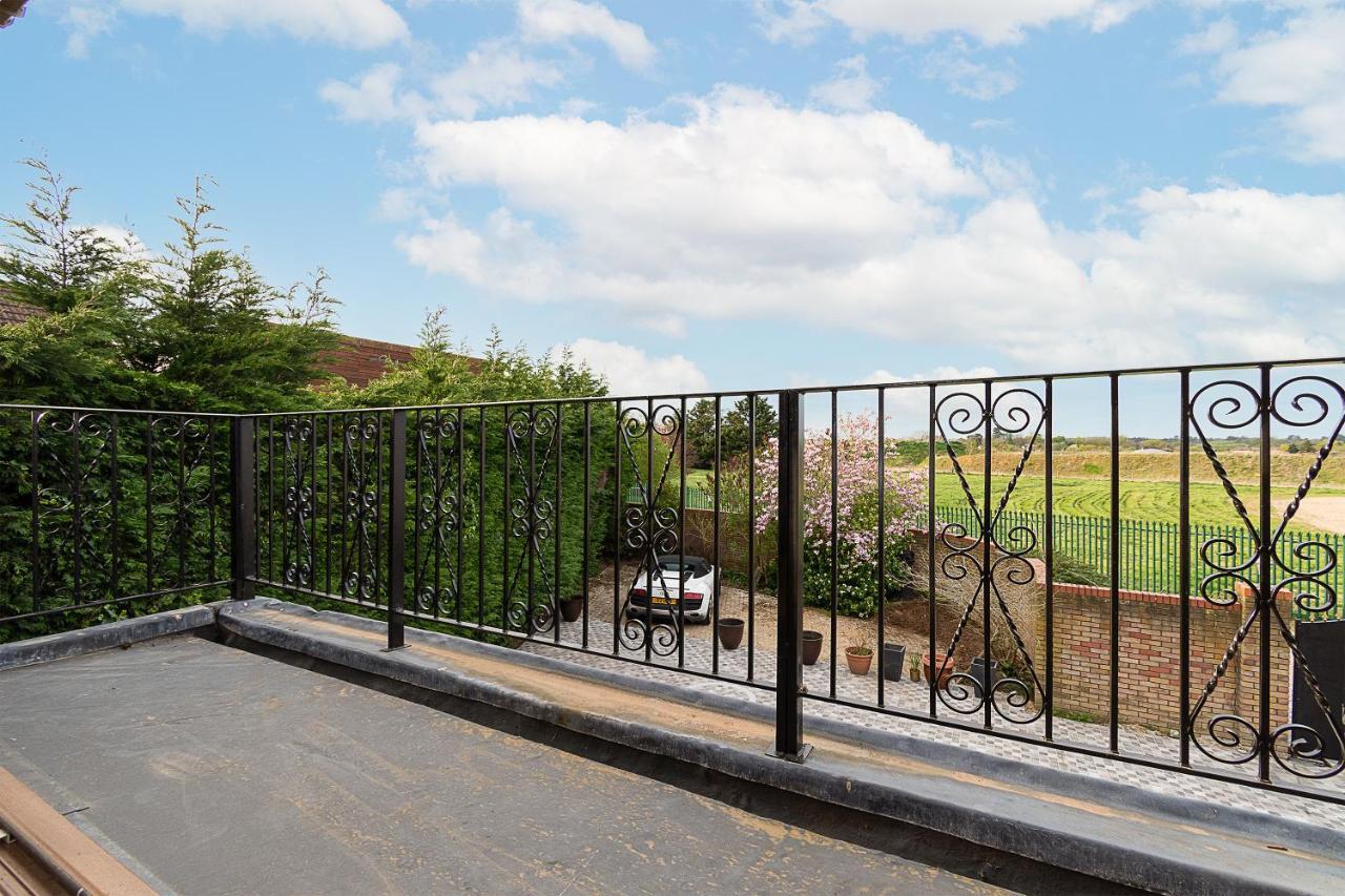 Boutique Green Acre Views Slough Exteriér fotografie